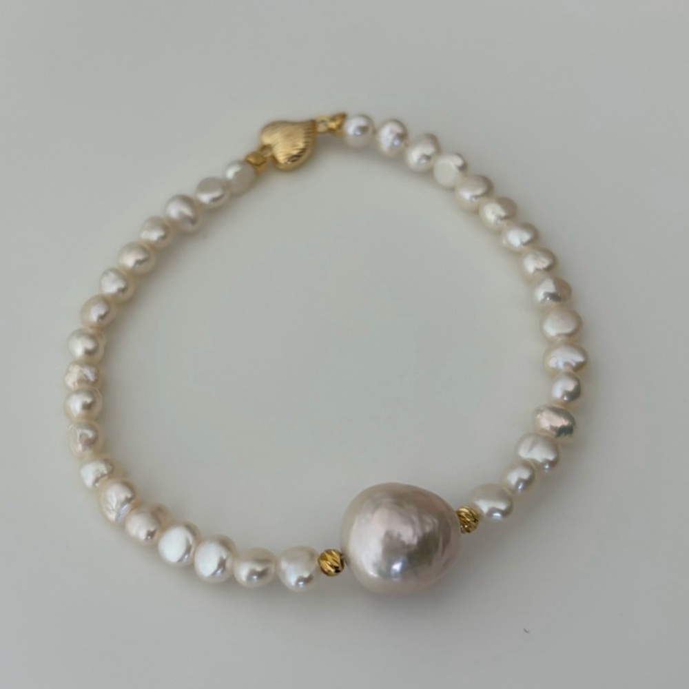 Fresh water pearl bracelet